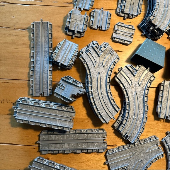 Thomas & Friends Take Along Tracks Lot - Picture 4 of 8